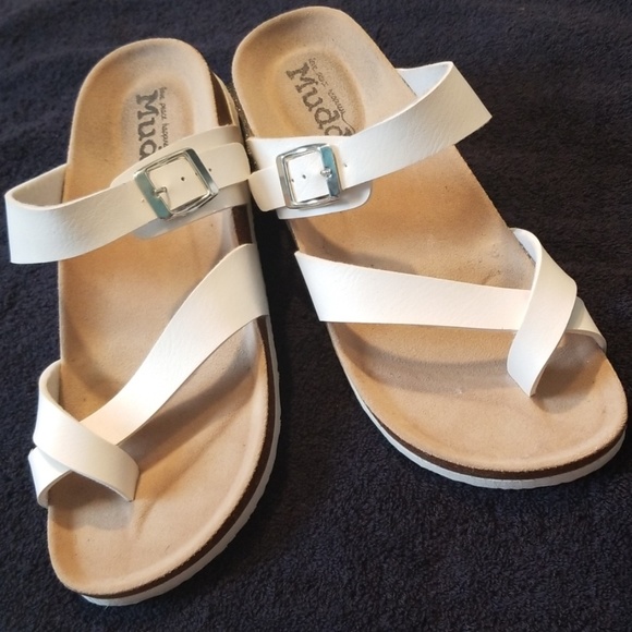 Mudd Shoes - 👢👟EUC-Sz 7-Mudd-White Slip on Shoes👟👢